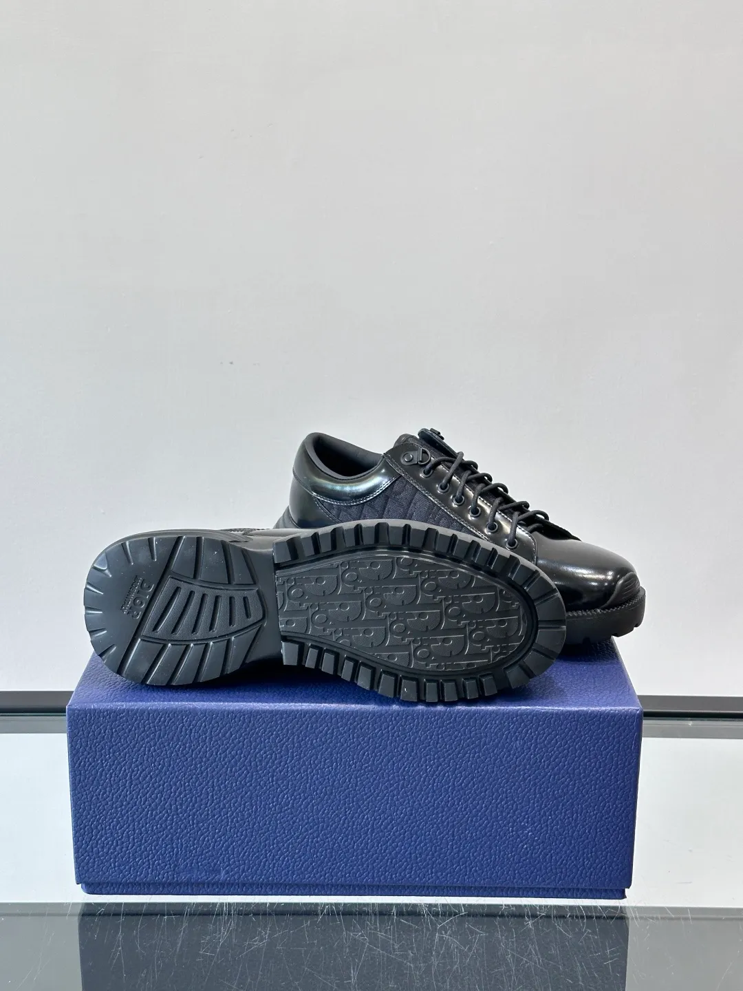Men's shoes 💰p560 "Dio＊" Combat Derby Shoes Dior Combat Derby Shoes, black calfskin + Dior Oblique embroidery, highly recognizable. Shoelaces + technical zippers make it easy to put on and take off. The EVA hybrid soles are light and comfortable, with a sense of sportiness and fashion. They are great for daily wear or sports. They are the perfect combination of high fashion and functionality. size: 39-44 (38.45 customized)